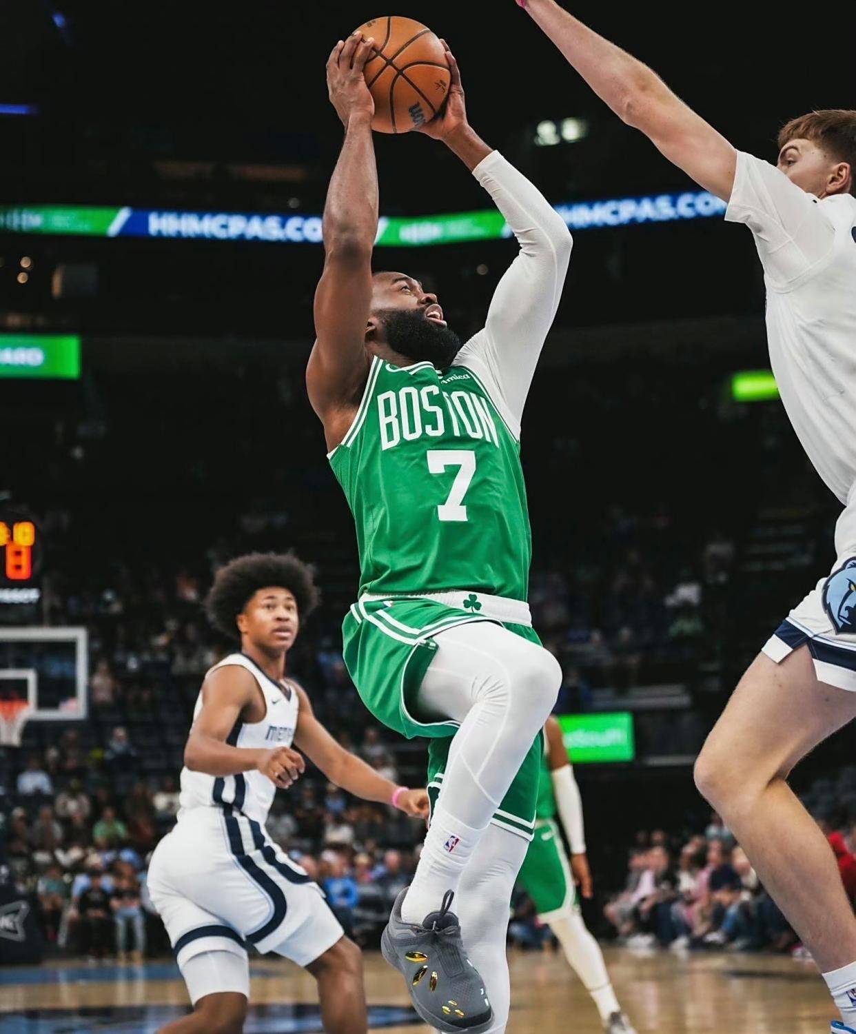 乐鱼app-猛龙轻取凯尔特人，福克斯高光表现